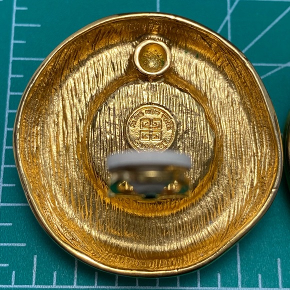 Givenchy Jumbo Oversized Pearl Gold Dome Round Clip Earrings 90s vintage - Picture 4 of 10